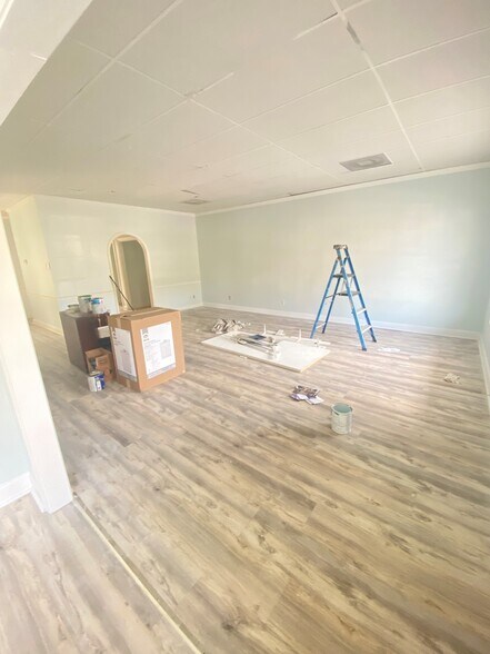 2080 6th Ave, Vero Beach, FL à louer - Photo intérieure - Image 2 de 17