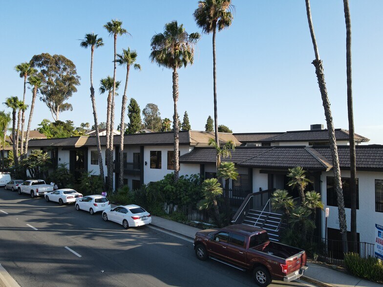 5480 Baltimore Dr, La Mesa, CA à louer - Photo du bâtiment - Image 3 de 21