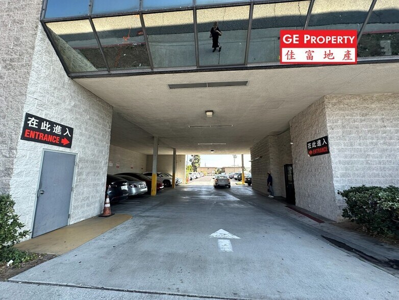210 N Garfield Ave, Monterey Park, CA à louer - Photo du bâtiment - Image 1 de 21