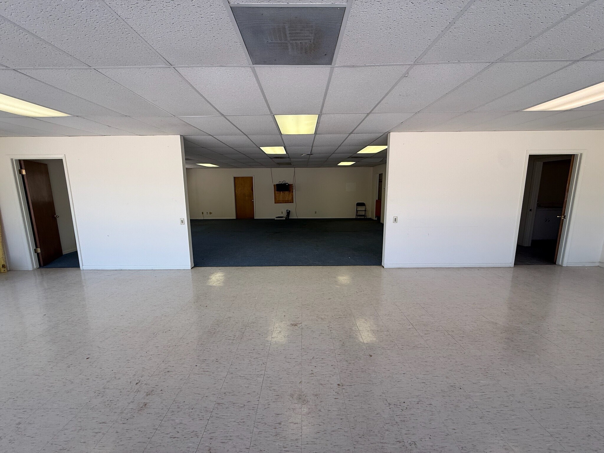 107 S Lee St, Fredericksburg, TX for lease Interior Photo- Image 1 of 10