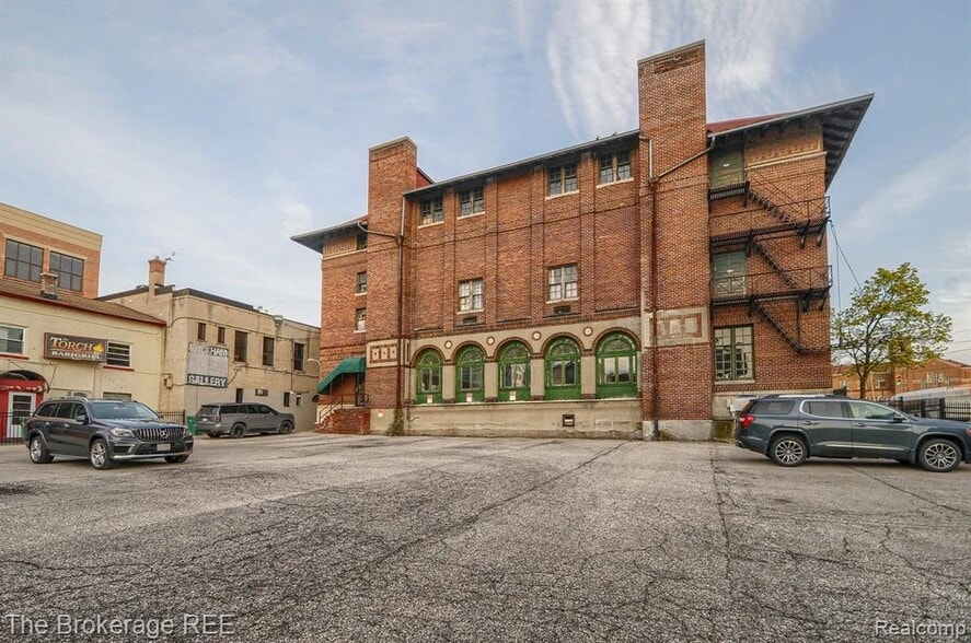 142 W 2nd St, Flint, MI for sale - Building Photo - Image 2 of 24