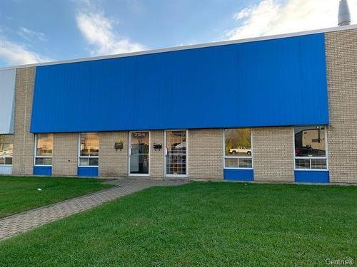 644-824 Boul Du Curé-Boivin, Boisbriand, QC for lease Primary Photo- Image 1 of 23