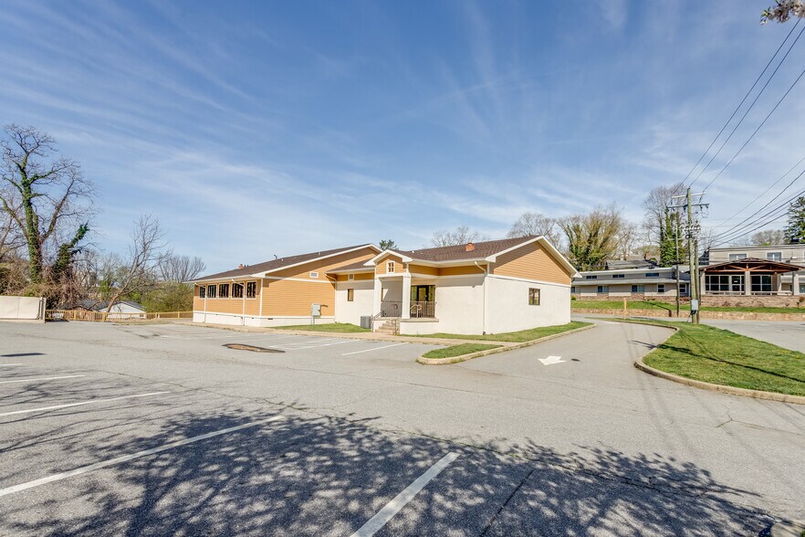 138 N Main St, Canton, NC à vendre - Photo du bâtiment - Image 3 de 35