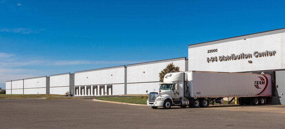 22000 Industrial Blvd, Rogers, MN à louer - Photo du bâtiment - Image 2 de 4