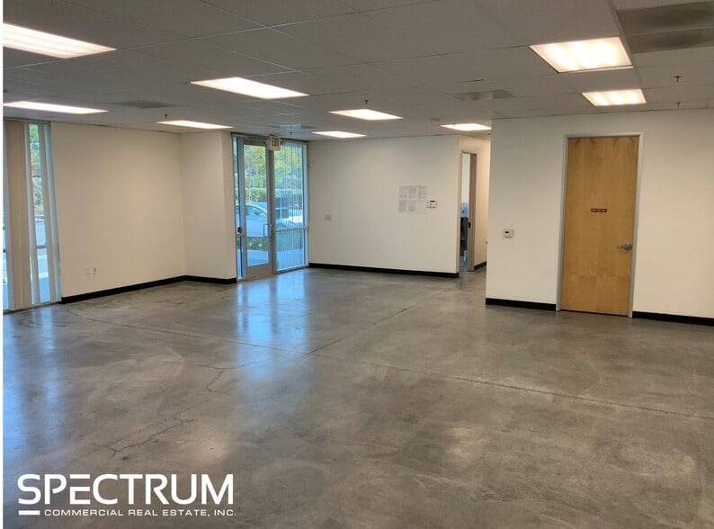 28381 Constellation Rd, Valencia, CA for lease - Building Photo - Image 2 of 15