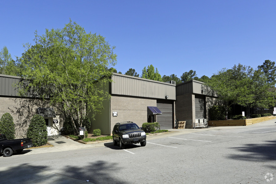 4500-4510 Preslyn Dr, Raleigh, NC à louer - Photo du b timent - Image 3 de 10