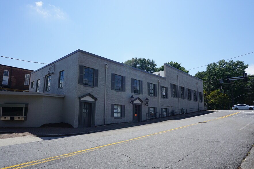 617 N Atlanta St, Roswell, GA à louer - Photo du bâtiment - Image 2 de 4