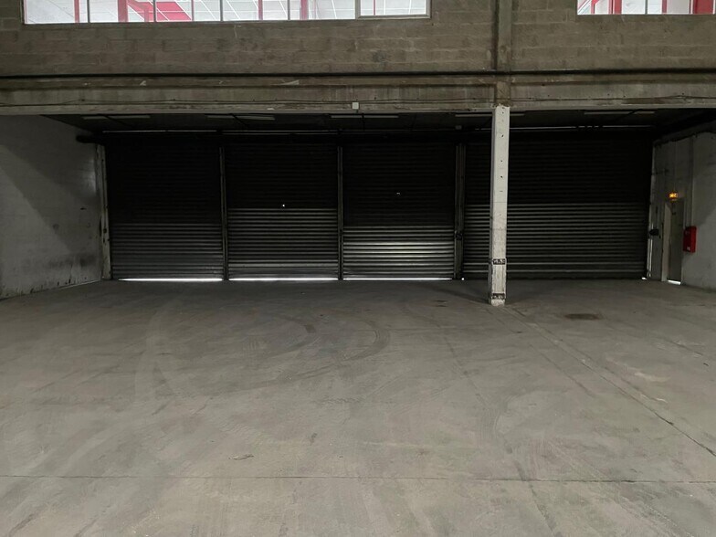 Flex in Aulnay-sous-Bois for lease - Interior Photo - Image 3 of 6