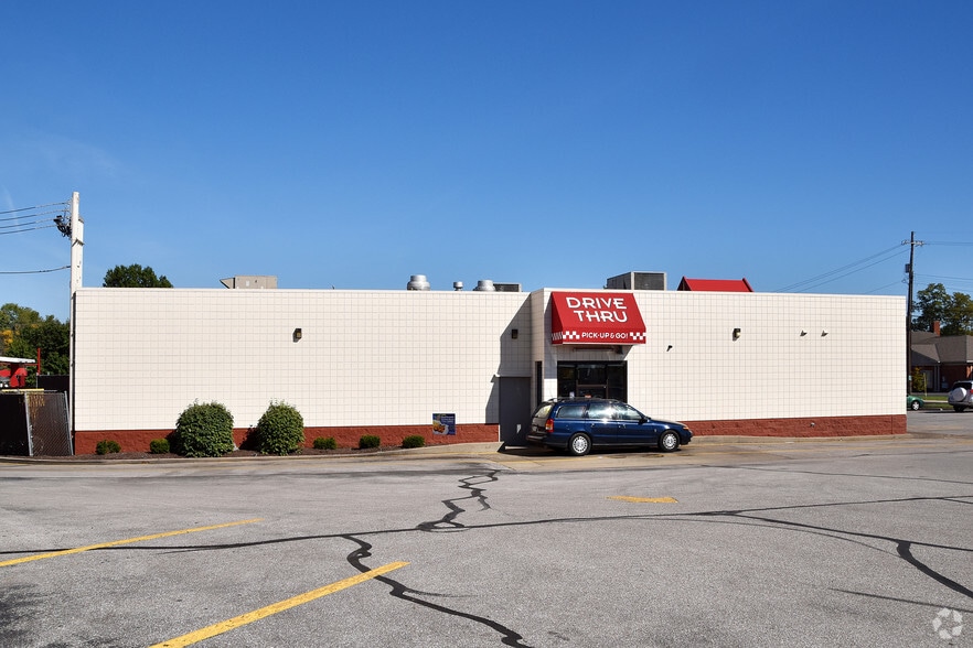 5760 Wooster Pike, Cincinnati, OH à louer - Photo du bâtiment - Image 3 de 4