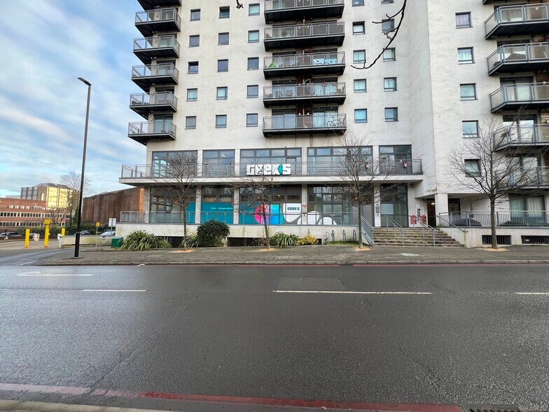 6 Sutton Park Rd, Sutton à vendre - Photo du bâtiment - Image 1 de 2