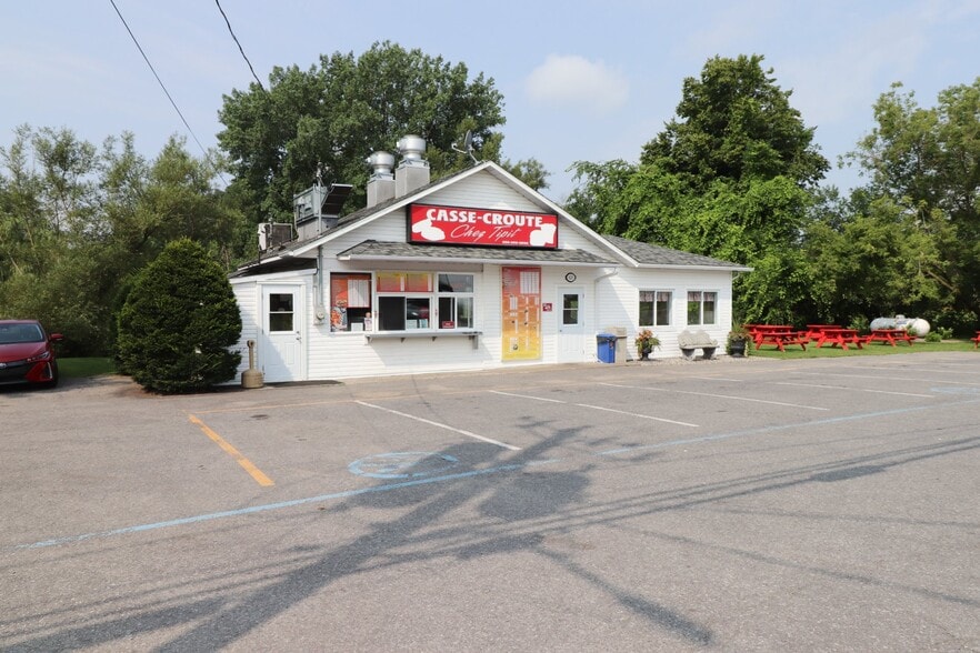 620 St Principale, Rivière-Beaudette, QC for sale - Primary Photo - Image 1 of 1