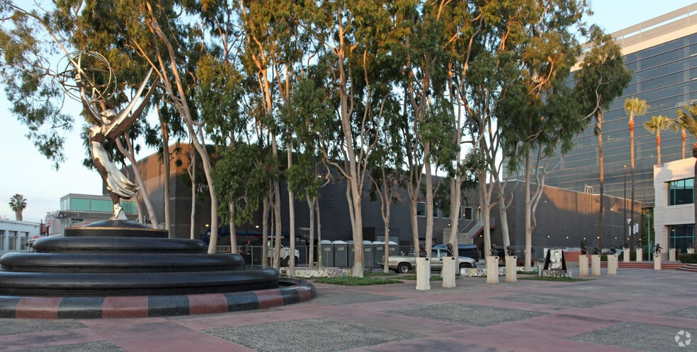 5240 Lankershim Blvd, North Hollywood, CA à louer - Photo du bâtiment - Image 3 de 14