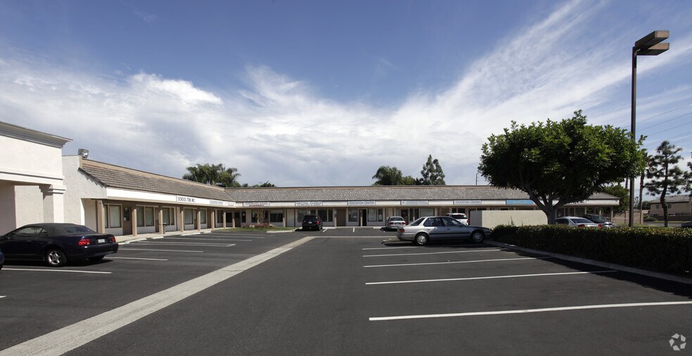 9555 Garfield Ave, Fountain Valley, CA à louer - Photo du bâtiment - Image 3 de 4