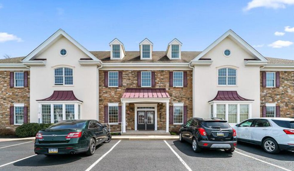 105 Montgomery Ave, Montgomeryville, PA à vendre - Photo principale - Image 1 de 8