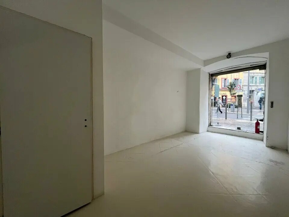 Retail in Nice for lease Building Photo- Image 1 of 4
