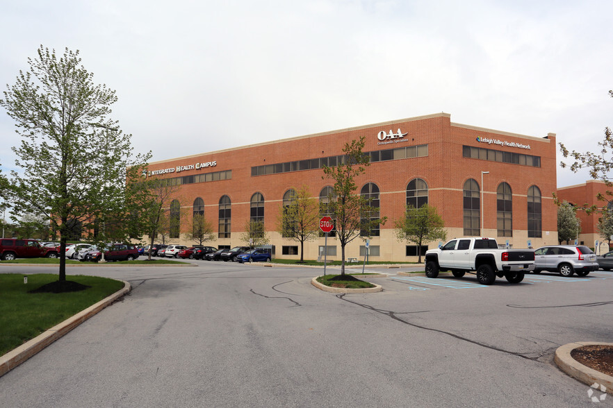 240 Cetronia Rd, Allentown, PA à louer - Photo du bâtiment - Image 3 de 12