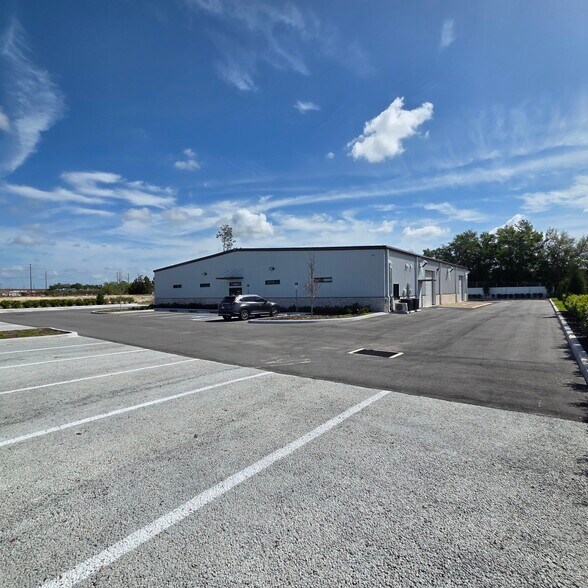 8499 Tom Chittum loop, New Port Richey, FL à vendre - Photo du bâtiment - Image 2 de 25