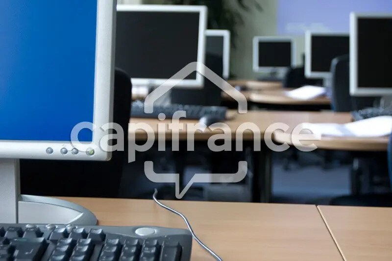 Office in Saint-Maurice-de-Beynost for lease Interior Photo- Image 1 of 4