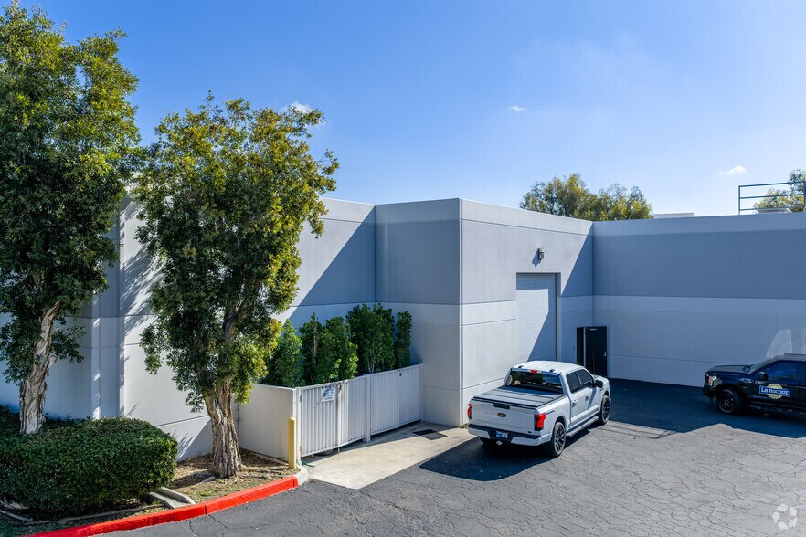 9077 Arrow Route, Rancho Cucamonga, CA à vendre - Photo du bâtiment - Image 3 de 5