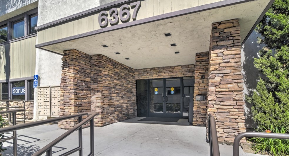 6475 Alvarado Rd, San Diego, CA à louer - Photo du bâtiment - Image 2 de 10