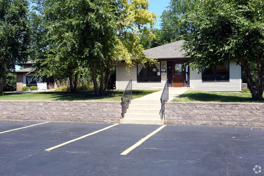 682 W Boughton Rd, Bolingbrook, IL for lease - Primary Photo - Image 1 of 4