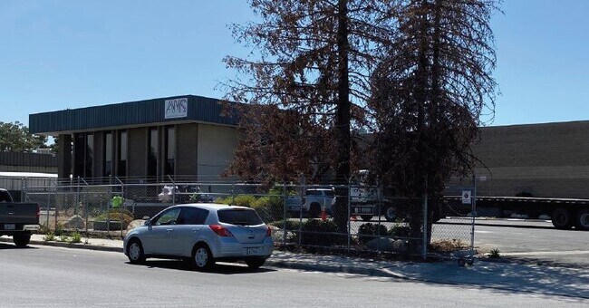 Plus de détails pour 5409 Aldrin Ct, Bakersfield, CA - Industriel à louer