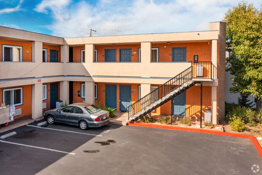 1562 El Camino Real, San Carlos, CA à vendre - Photo du bâtiment - Image 3 de 5