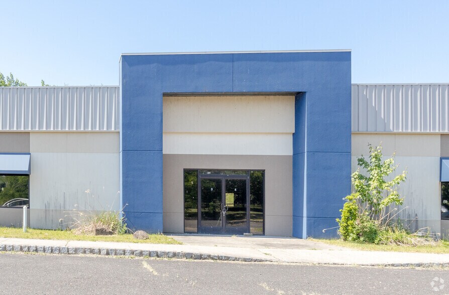 5 Nami Ln, Hamilton, NJ à vendre - Photo du bâtiment - Image 2 de 12