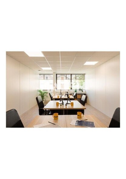 Office in Villeurbanne for lease - Interior Photo - Image 3 of 6