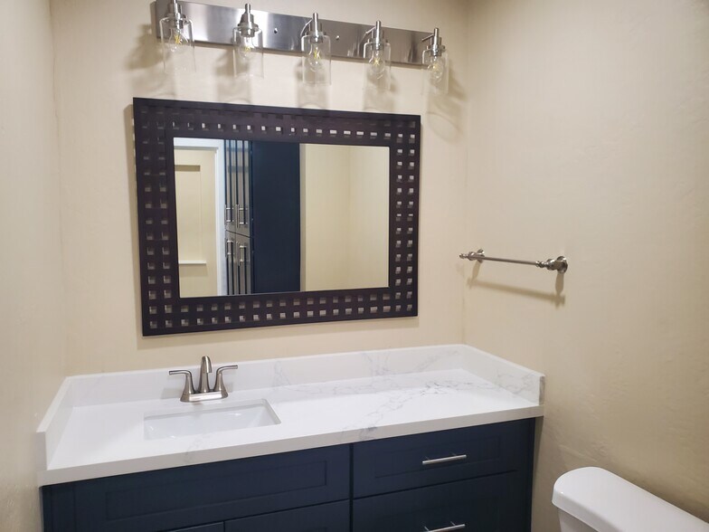1515 W Osborn Rd, Phoenix, AZ à louer - Photo du bâtiment - Image 3 de 10