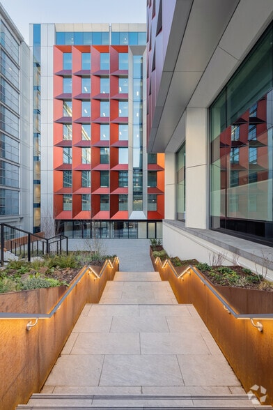 245 Hammersmith Rd, Londres à louer - Photo du bâtiment - Image 3 de 31