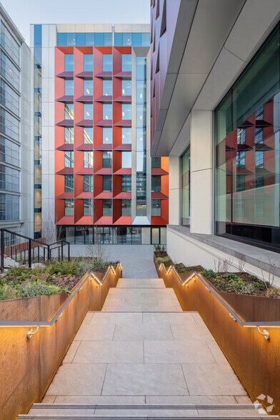 245 Hammersmith Rd, Londres à louer - Photo du bâtiment - Image 3 de 31