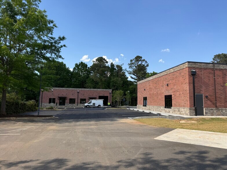11281 Highway 92, Woodstock, GA à louer - Photo du bâtiment - Image 2 de 9