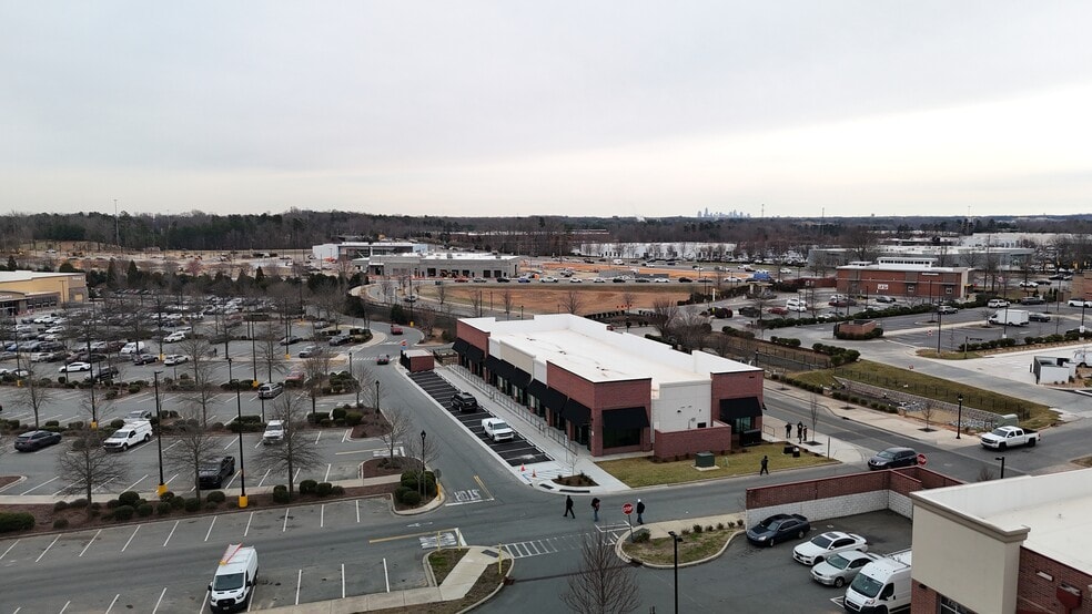 11257 Bryton Town Center Dr, Huntersville, NC for lease - Building Photo - Image 2 of 20