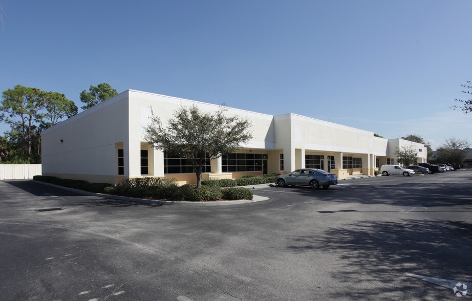 710 Commerce Dr, Venice, FL for lease - Primary Photo - Image 2 of 4