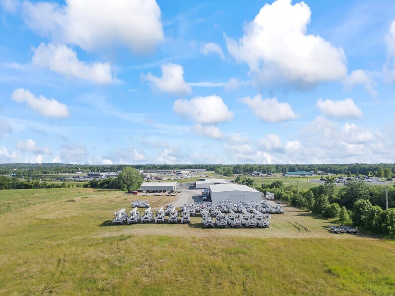 2610 E Rock Haven Rd, Harrisonville, MO for sale - Primary Photo - Image 1 of 79