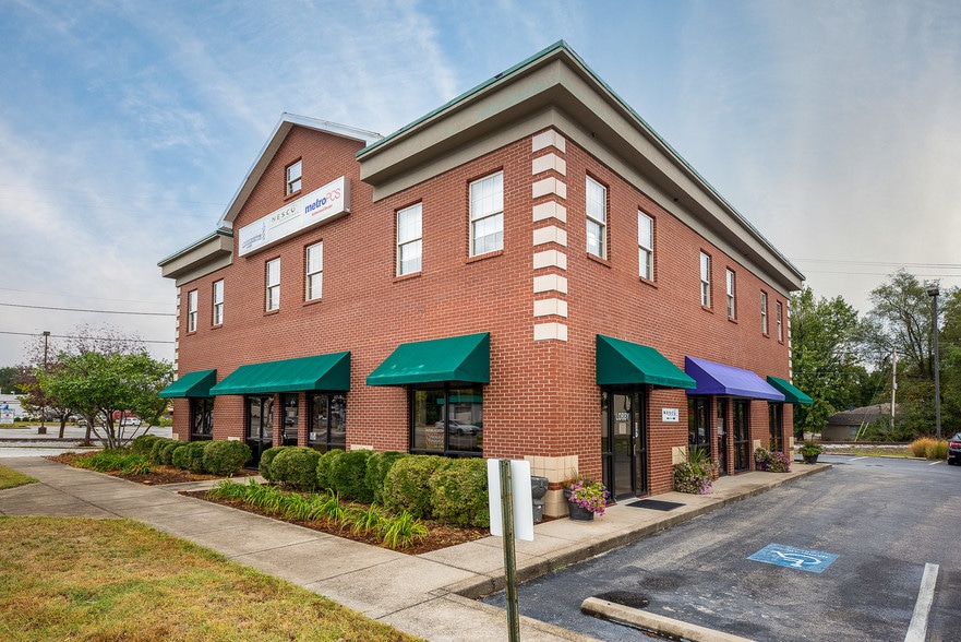 1568 E 10th St, Jeffersonville, IN for lease - Building Photo - Image 1 of 12