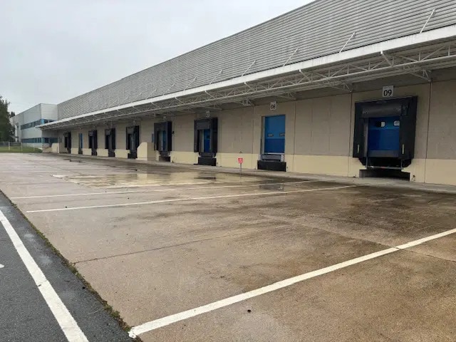 Industrial in Combs-la-Ville for lease - Building Photo - Image 3 of 12