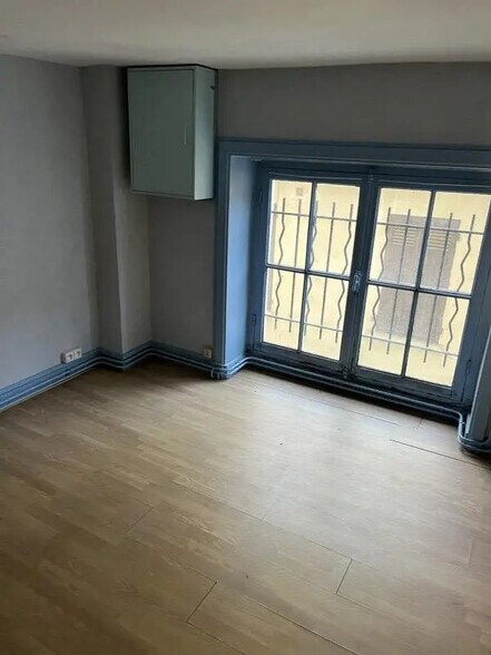 Retail in Lyon for lease - Interior Photo - Image 3 of 6