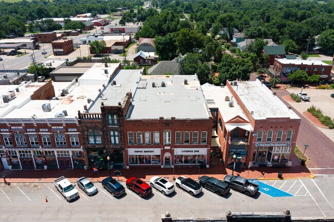 More details for 117 W Harrison Ave, Guthrie, OK - Retail for Sale