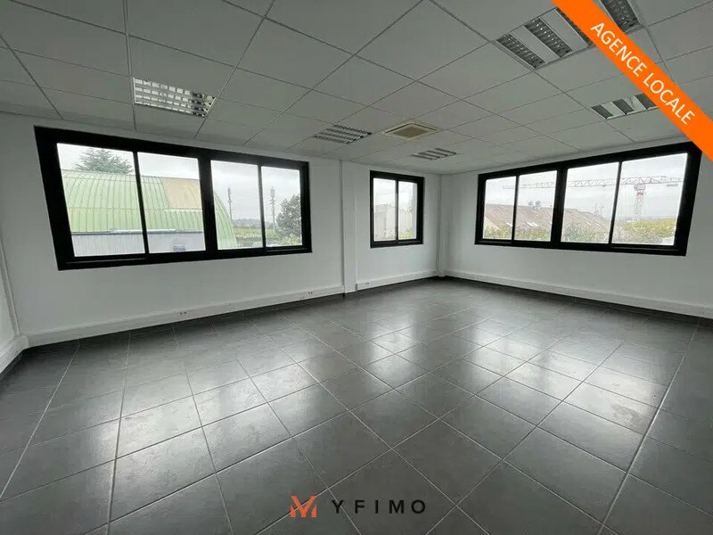 Office in Chambourcy for lease Interior Photo- Image 1 of 7