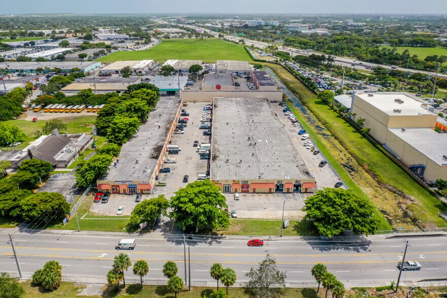 10890 SW 186th St, Miami, FL à louer - Photo du bâtiment - Image 3 de 7