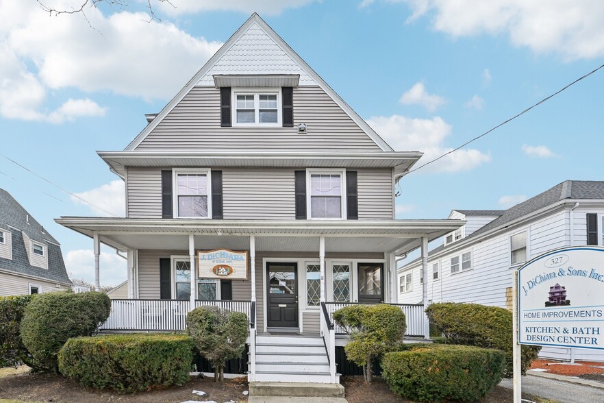 327 Central St, Saugus, MA for sale - Primary Photo - Image 1 of 27