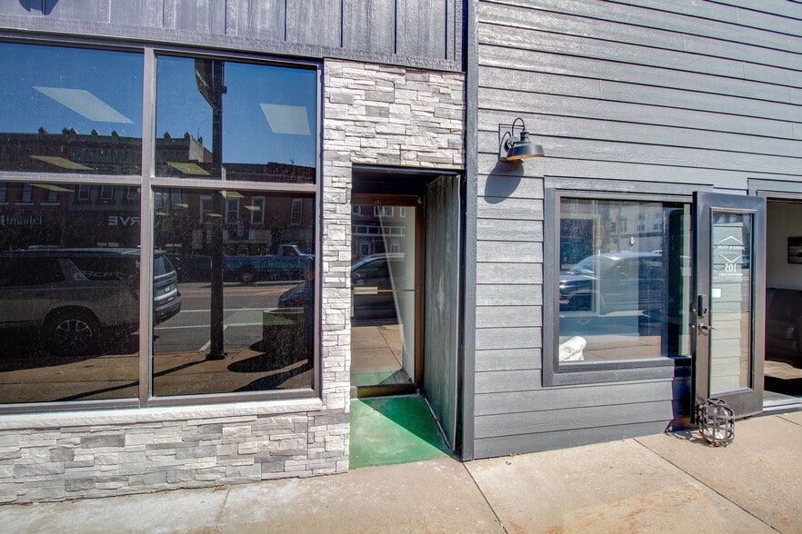 107 N State St, Jerseyville, IL à louer - Photo du bâtiment - Image 3 de 25