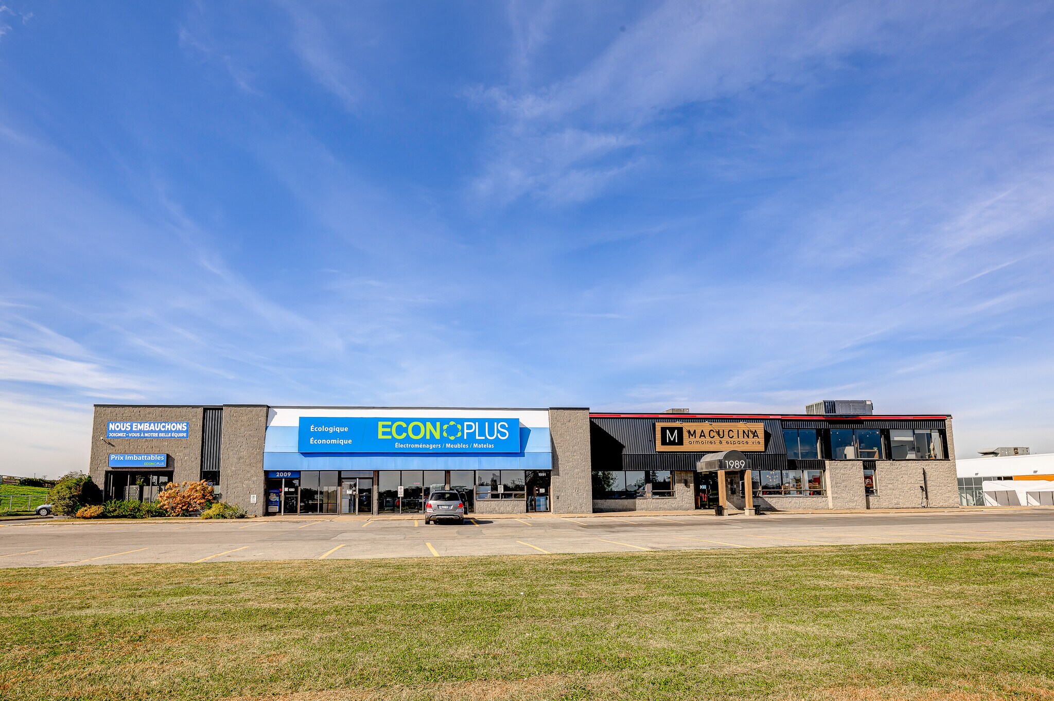 2789-2855 Boul Le Corbusier, Laval, QC for lease Building Photo- Image 1 of 11