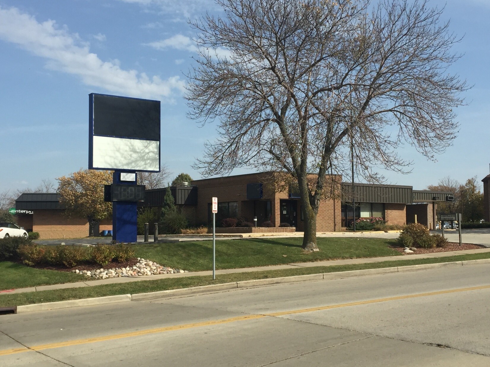 1710 Paramount Dr, Waukesha, WI à vendre Photo principale- Image 1 de 8