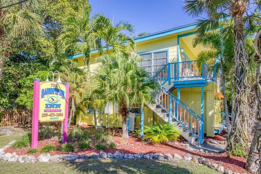 Palmview Inn & Sandpiper Inn portefeuille de 2 propriétés à vendre sur LoopNet.ca - Photo principale - Image 2 de 26