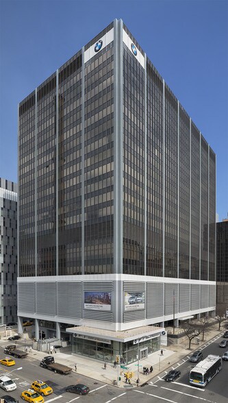 555 W 57th St, New York, NY à louer - Photo du bâtiment - Image 2 de 9