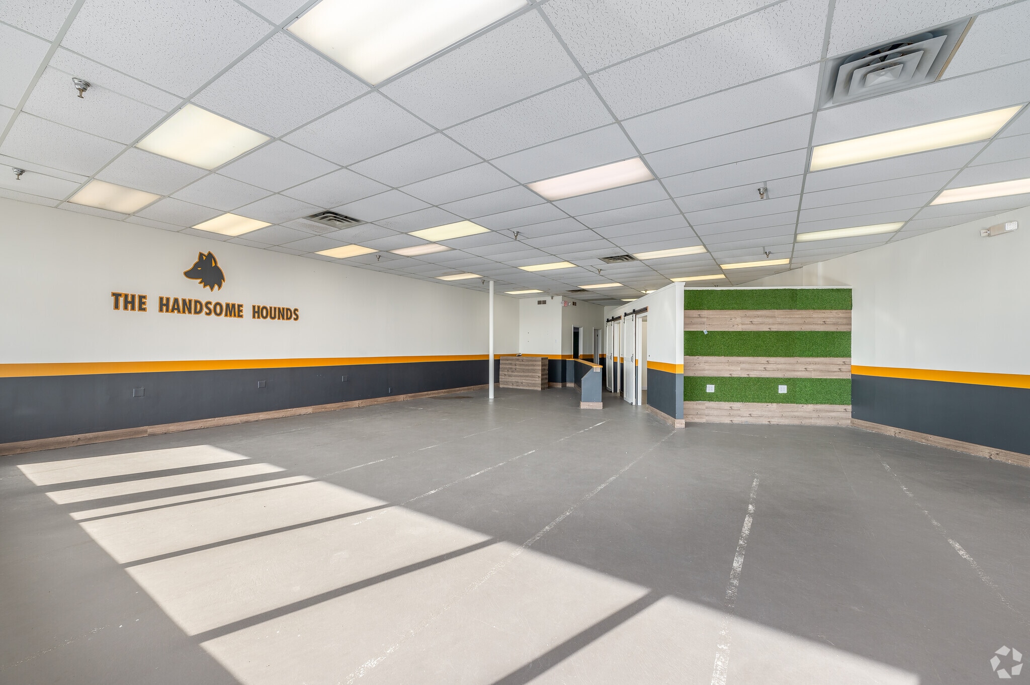 6444 Pearl Rd, Parma Heights, OH for lease Interior Photo- Image 1 of 6