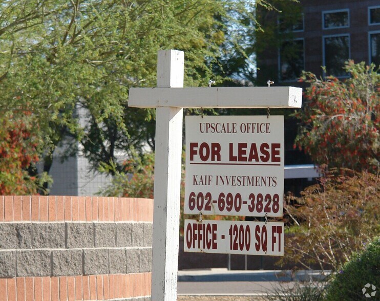 7678 E Greenway Rd, Scottsdale, AZ à louer - Photo du bâtiment - Image 3 de 10